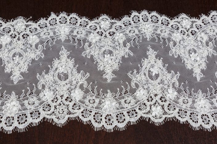 lace wedding dress trimming T680 – €85 per metre