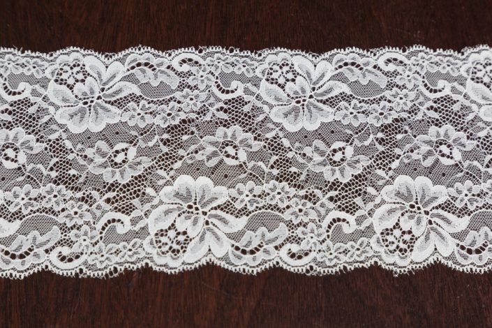 lace wedding dress trimming T592 – €15 per metre