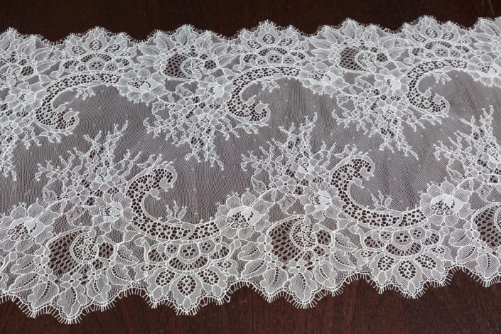 lace wedding dress trimming T372 - €35 per metre