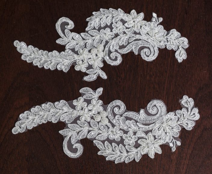 Pair of lace wedding dress motifs T 755 – €45.00 per pair