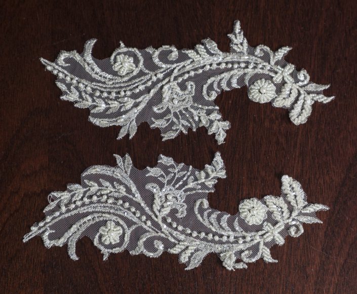Pair of lace wedding dress motifs T 659 – €25.00 per pair
