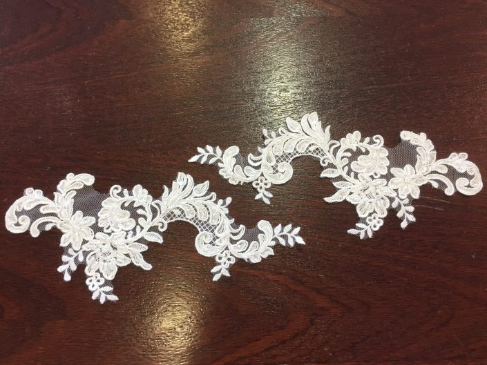 pair of wedding dress motifs T 846 €45.00 per pair