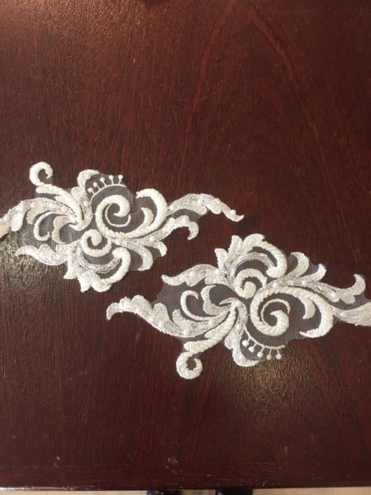 Pair of lace wedding dress motif T 753 €25.50 per pair